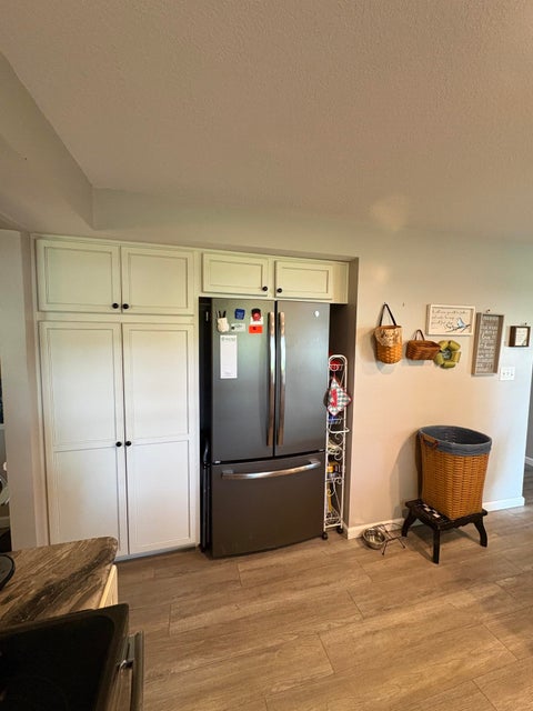 Tiny photo for 410 Inglenook Place, Angola, IN 46703 (MLS # 202637779)