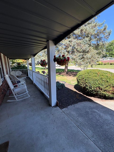 Tiny photo for 410 Inglenook Place, Angola, IN 46703 (MLS # 202637779)