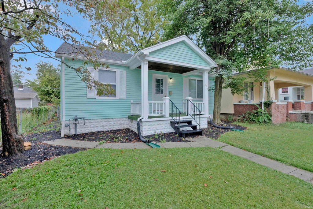 Photo of 1011 Jefferson Avenue, Evansville, IN 47714 (MLS # 202633472)