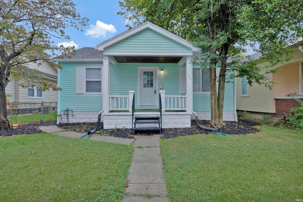 Photo of 1011 Jefferson Avenue, Evansville, IN 47714 (MLS # 202633472)