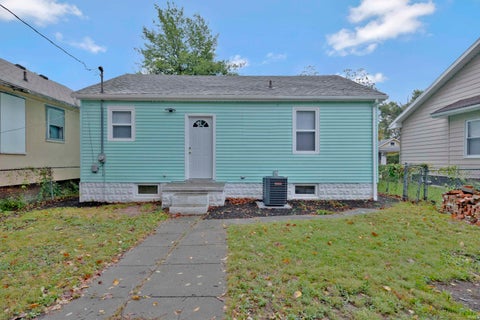Tiny photo for 1011 Jefferson Avenue, Evansville, IN 47714 (MLS # 202633472)