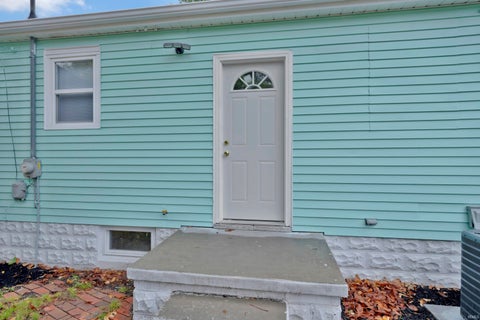 Tiny photo for 1011 Jefferson Avenue, Evansville, IN 47714 (MLS # 202633472)