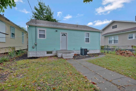 Tiny photo for 1011 Jefferson Avenue, Evansville, IN 47714 (MLS # 202633472)