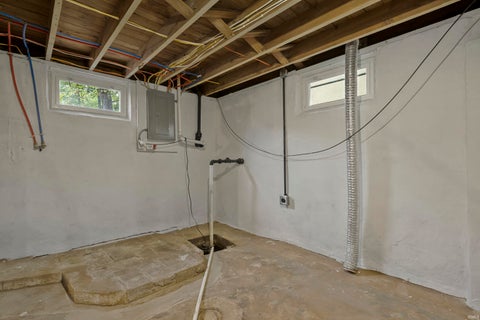 Tiny photo for 1011 Jefferson Avenue, Evansville, IN 47714 (MLS # 202633472)