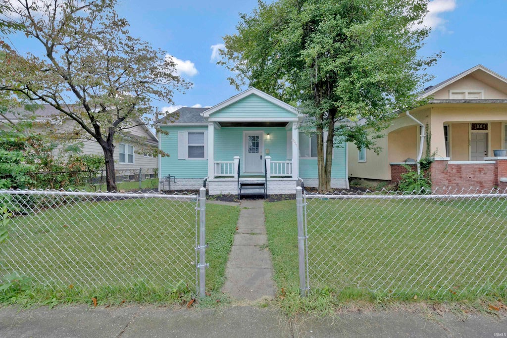 Photo of 1011 Jefferson Avenue, Evansville, IN 47714 (MLS # 202633472)