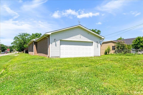 Tiny photo for 628 S Prince Street, Princeton, IN 47670 (MLS # 202625773)