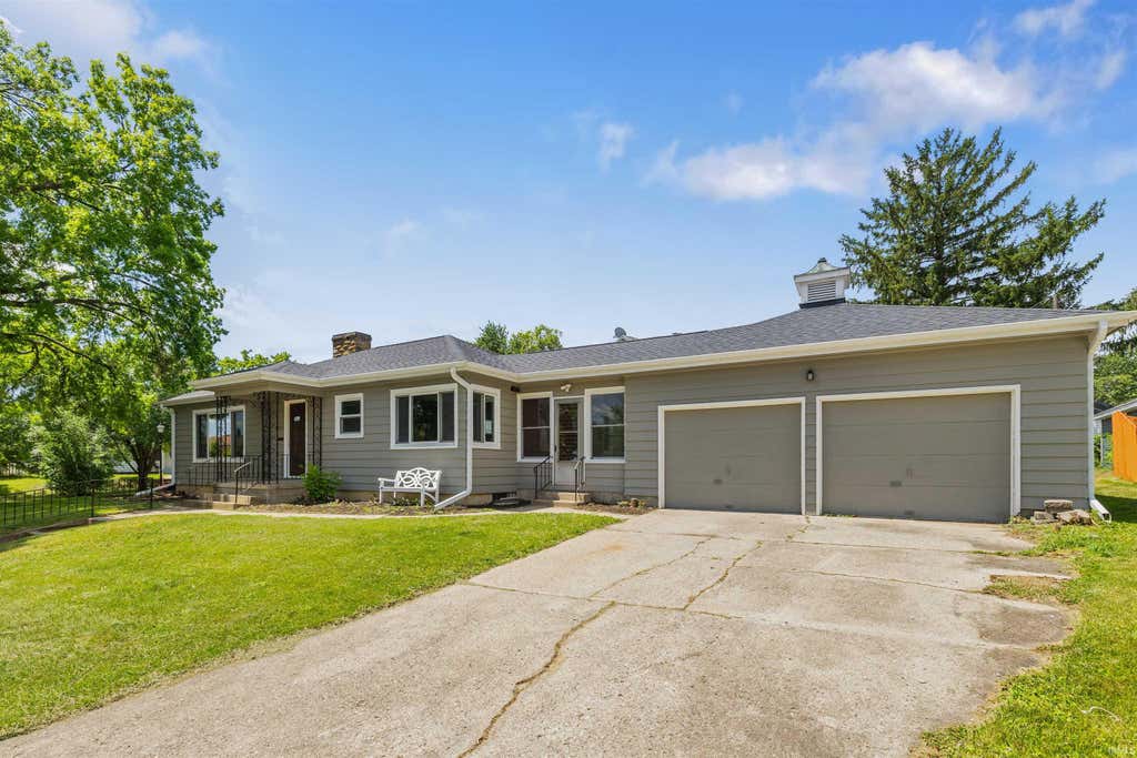 Photo of 2505 Hubertus Avenue, Fort Wayne, IN 46805 (MLS # 202624564)