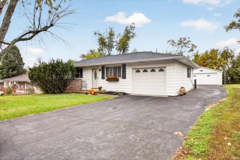 Photo of 2912 S Walnut Street Pike, Bloomington, IN 47401 (MLS # 202643416)