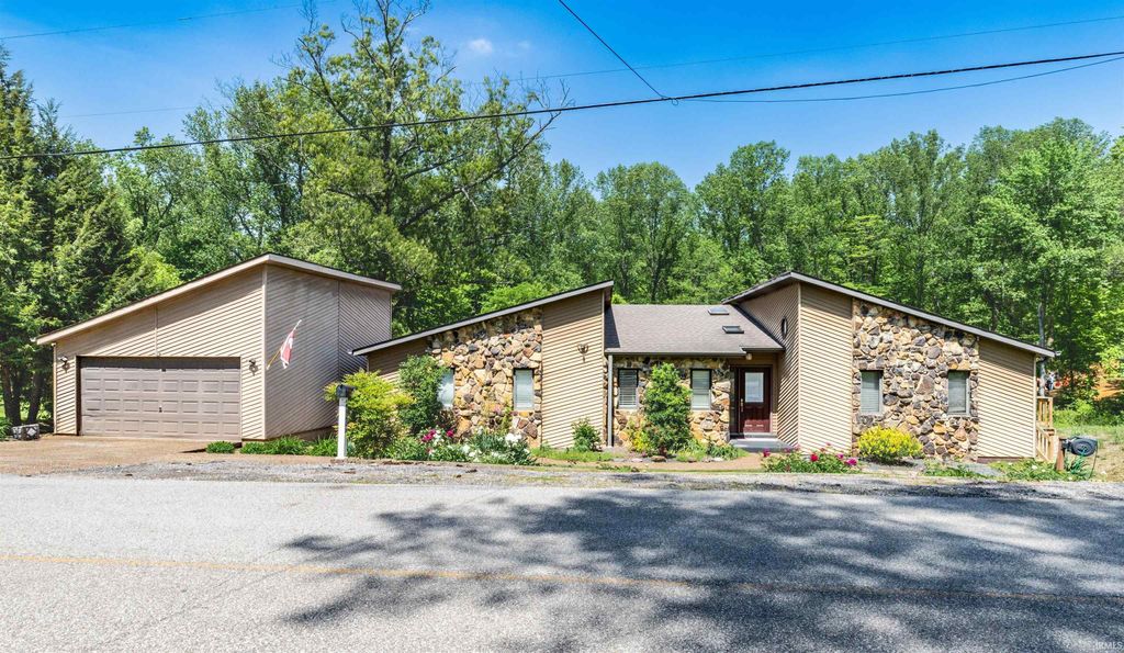 Photo of 6001 Felstead Road, Evansville, IN 47712 (MLS # 202615502)