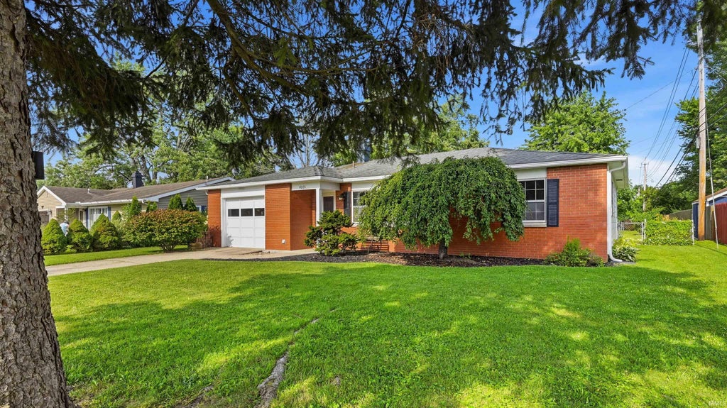 Photo of 4005 N Oakwood Avenue, Muncie, IN 47304 (MLS # 202627055)