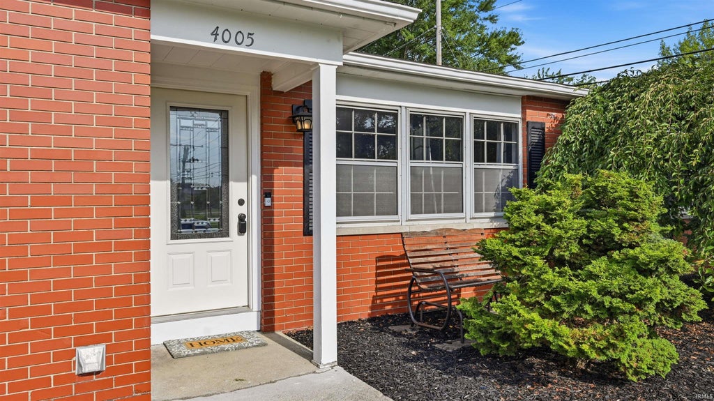 Photo of 4005 N Oakwood Avenue, Muncie, IN 47304 (MLS # 202627055)