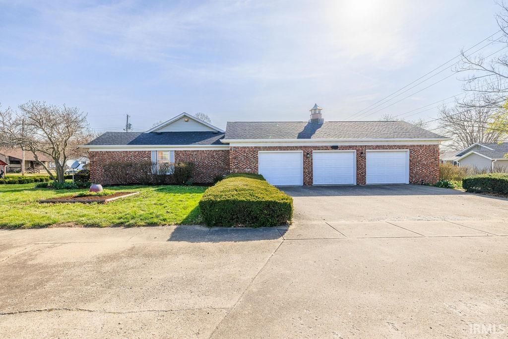 Photo of 310 Garden Park Place, Spencer, IN 47460 (MLS # 202609999)