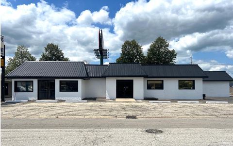 Photo of 909 Belvedere Drive, Kokomo, IN 46901 (MLS # 202427637) Photo of 909 Belvedere Drive, Kokomo, IN 46901 (MLS # 202427637)