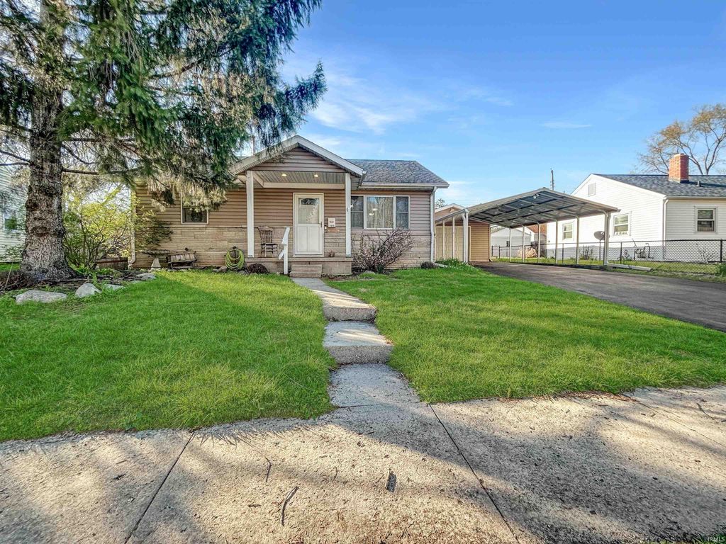 Photo of 1312 Holloway Drive, Lafayette, IN 47905 (MLS # 202611915)