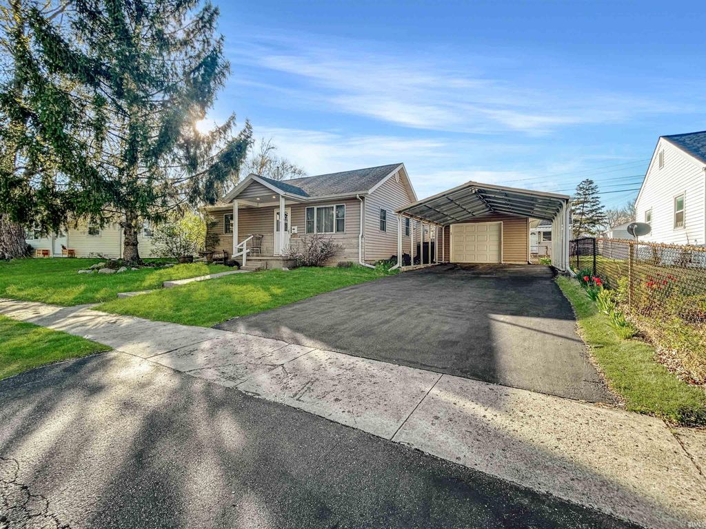 Photo of 1312 Holloway Drive, Lafayette, IN 47905 (MLS # 202611915)