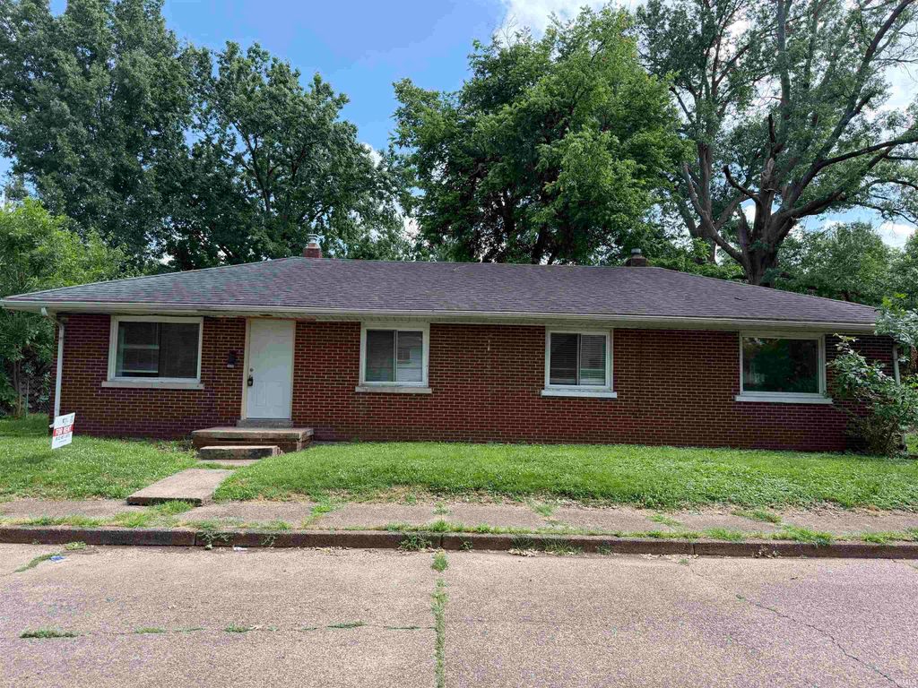 Photo of 1500 S Harlan Avenue, Evansville, IN 47714 (MLS # 202623493)