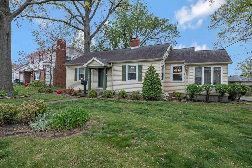 Photo of 1809 Powell Avenue, Evansville, IN 47714 (MLS # 202612570)