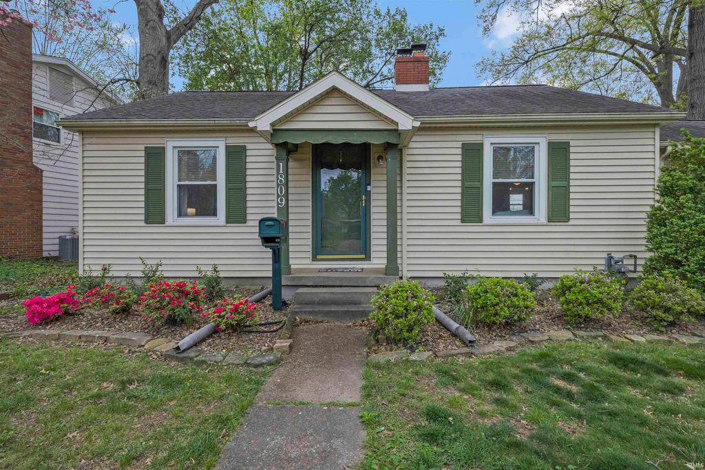 Photo of 1809 Powell Avenue, Evansville, IN 47714 (MLS # 202612570)