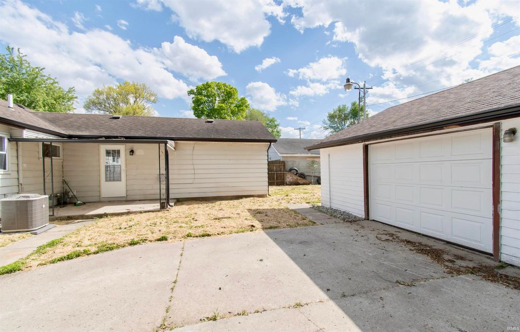 Photo of 1142 Melbourne Drive, New Haven, IN 46774 (MLS # 202618119)