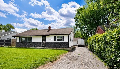 Photo of 1142 Melbourne Drive, New Haven, IN 46774 (MLS # 202618119)