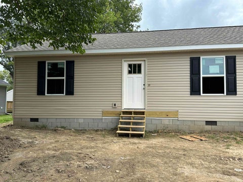 Photo of 124 Lincoln Street, Oakland City, IN 47660 (MLS # 202627442)