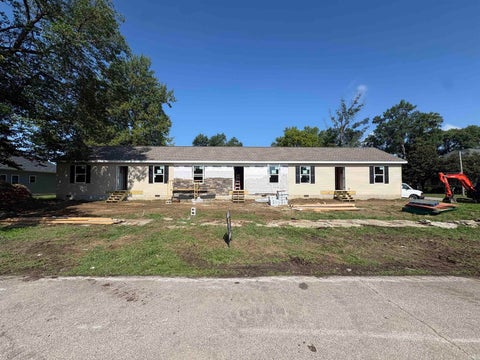 Tiny photo for 124 Lincoln Street, Oakland City, IN 47660 (MLS # 202627442)