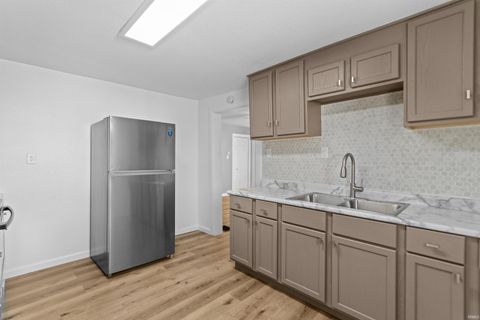 Tiny photo for 810 N WABASH Avenue, Kokomo, IN 46901 (MLS # 202544228)