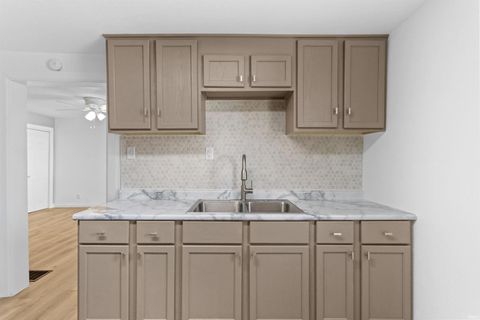 Tiny photo for 810 N WABASH Avenue, Kokomo, IN 46901 (MLS # 202544228)