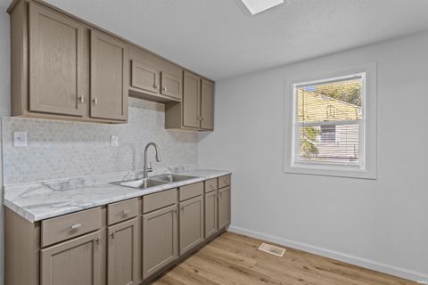 Tiny photo for 810 N WABASH Avenue, Kokomo, IN 46901 (MLS # 202544228)