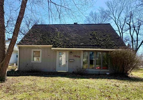 Photo of 1209 King Street, Lafayette, IN 47905 (MLS # 202609065)