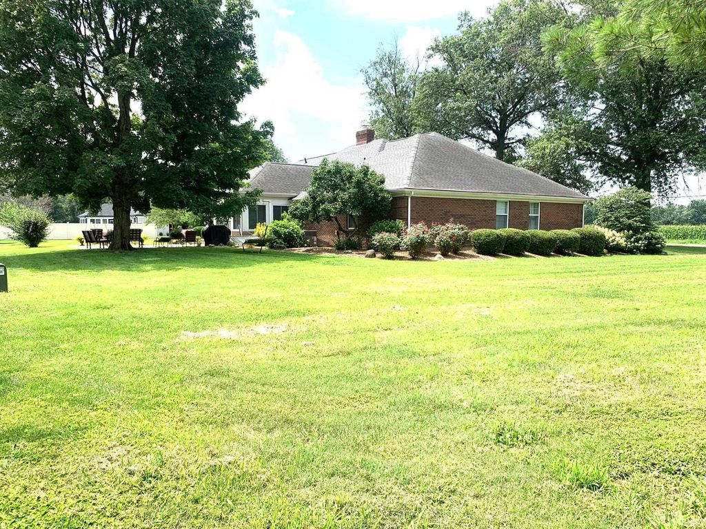 Photo of 1622 Fuquay Road, Evansville, IN 47715 (MLS # 202549784)