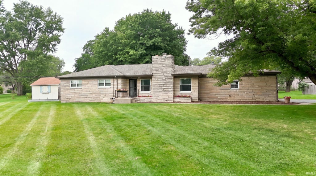 Photo of 6226 E Hills Road, Fort Wayne, IN 46804 (MLS # 202635165)