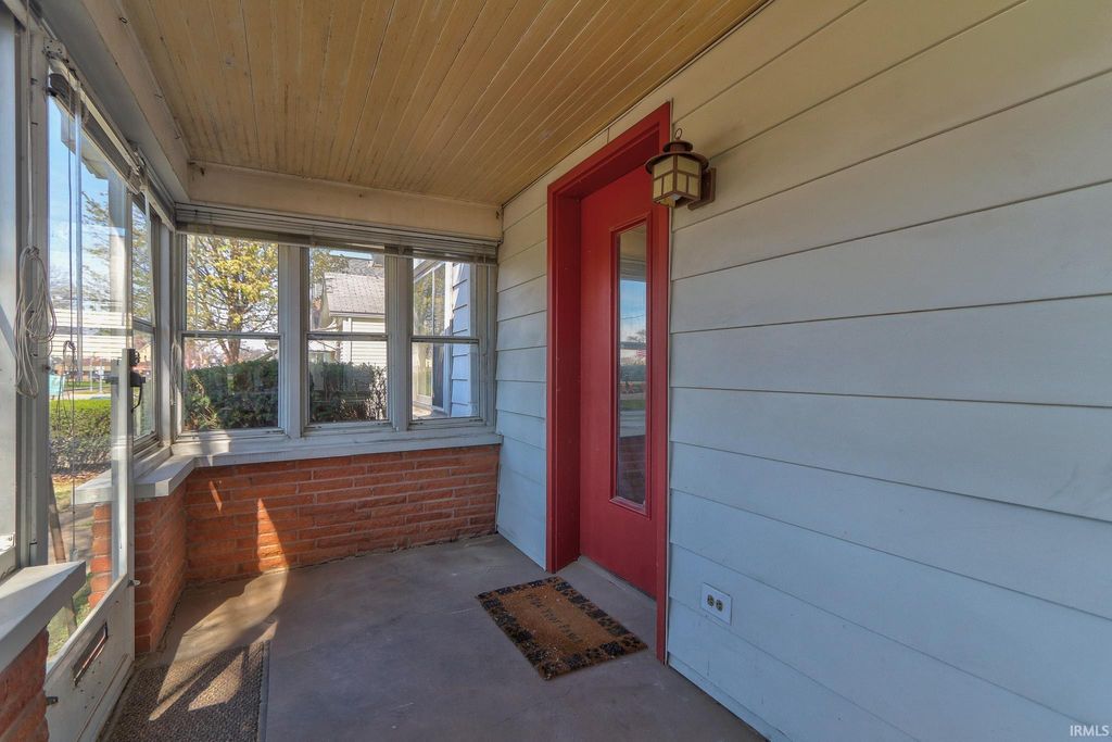 Photo of 107 N Wabash Avenue, Evansville, IN 47712 (MLS # 202609790)