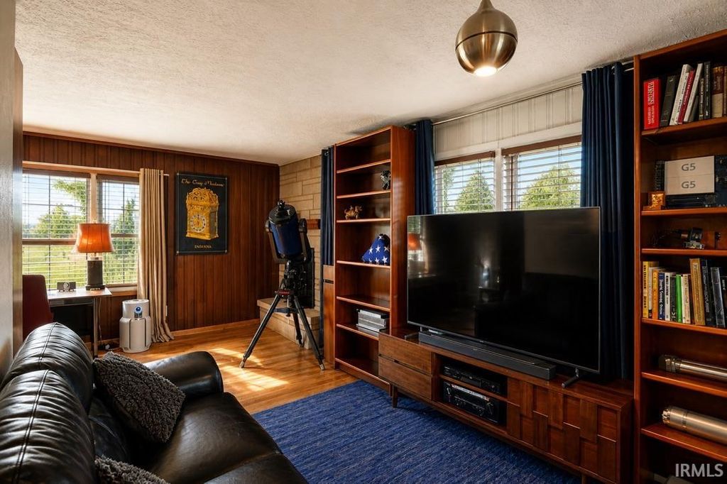 Photo of 800 W Fairway Lane, Bloomington, IN 47403 (MLS # 202616348)