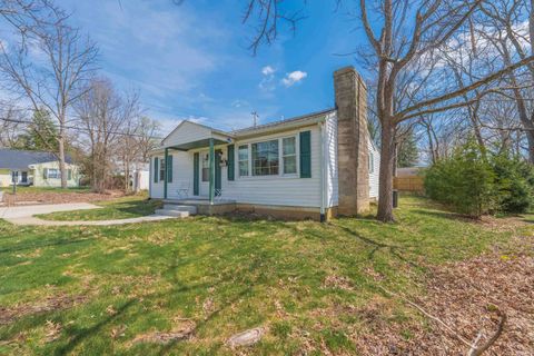 Photo of 909 S Mitchell Street, Bloomington, IN 47401 (MLS # 202611699)