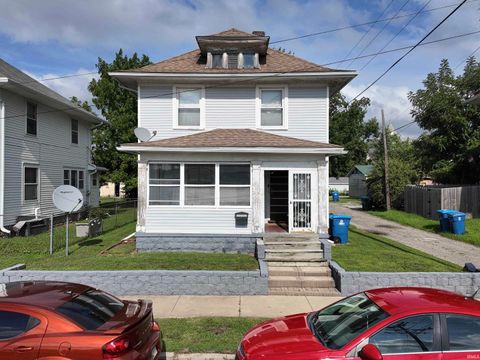 Photo of 314 14Th Street, Logansport, IN 46947 (MLS # 202533133)