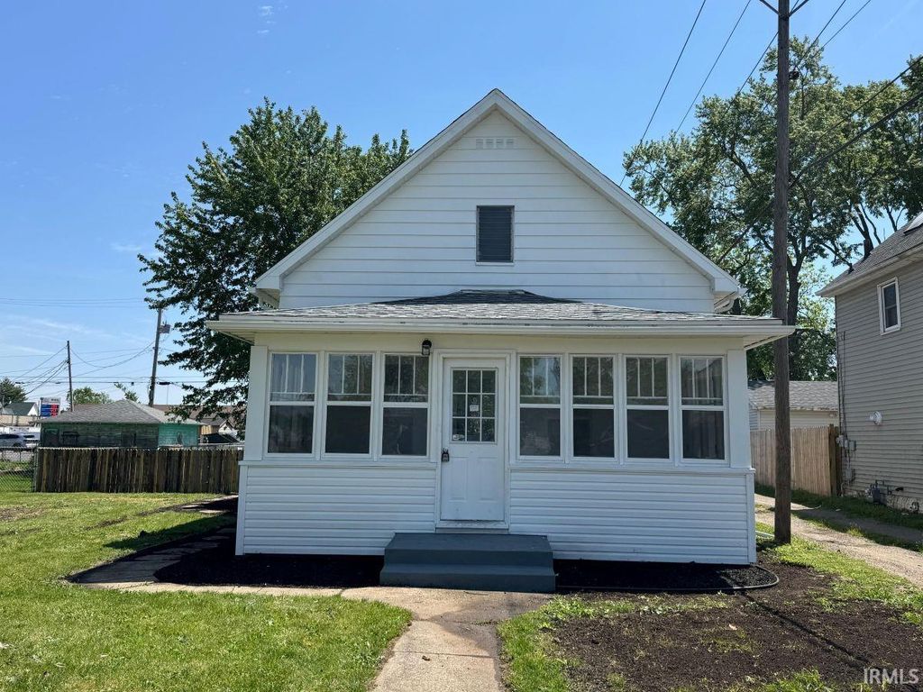 Photo of 924 S 26Th Street, South Bend, IN 46615 (MLS # 202619736)
