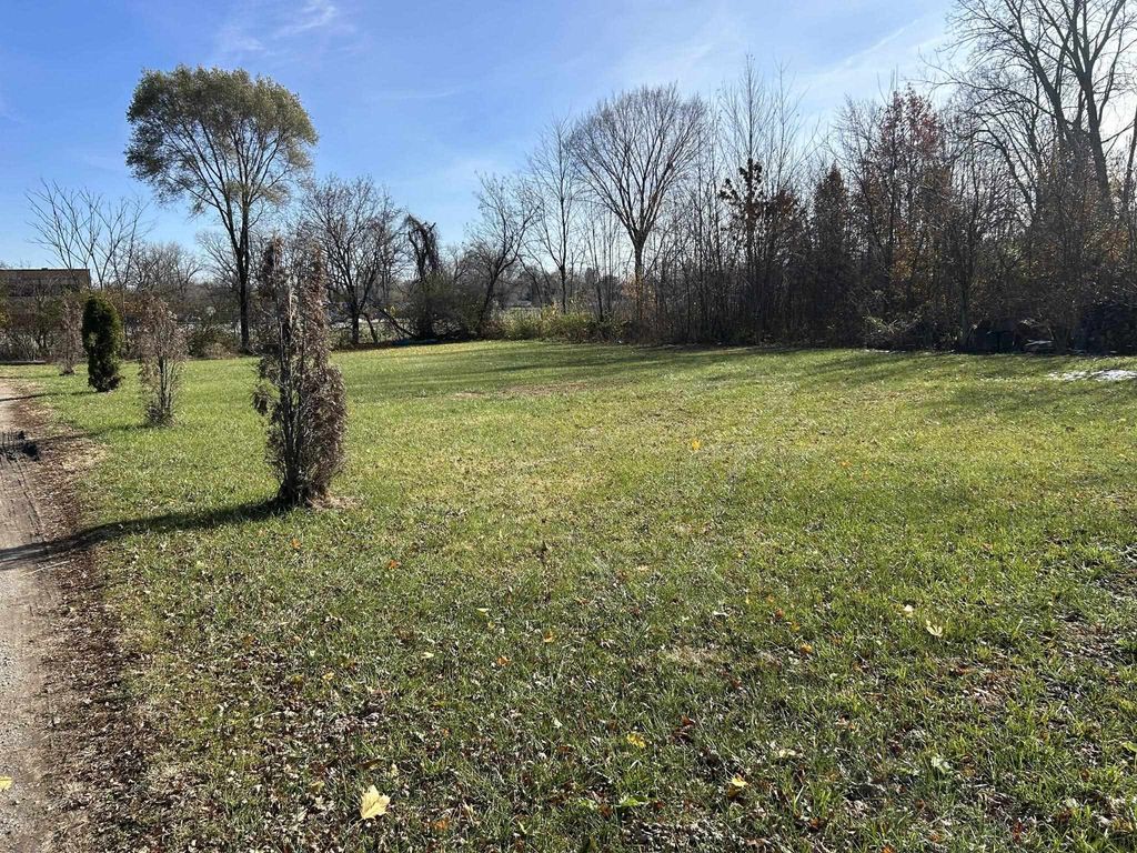 Photo of 1900 Bitler Street, Fort Wayne, IN 46803 (MLS # 202547026)