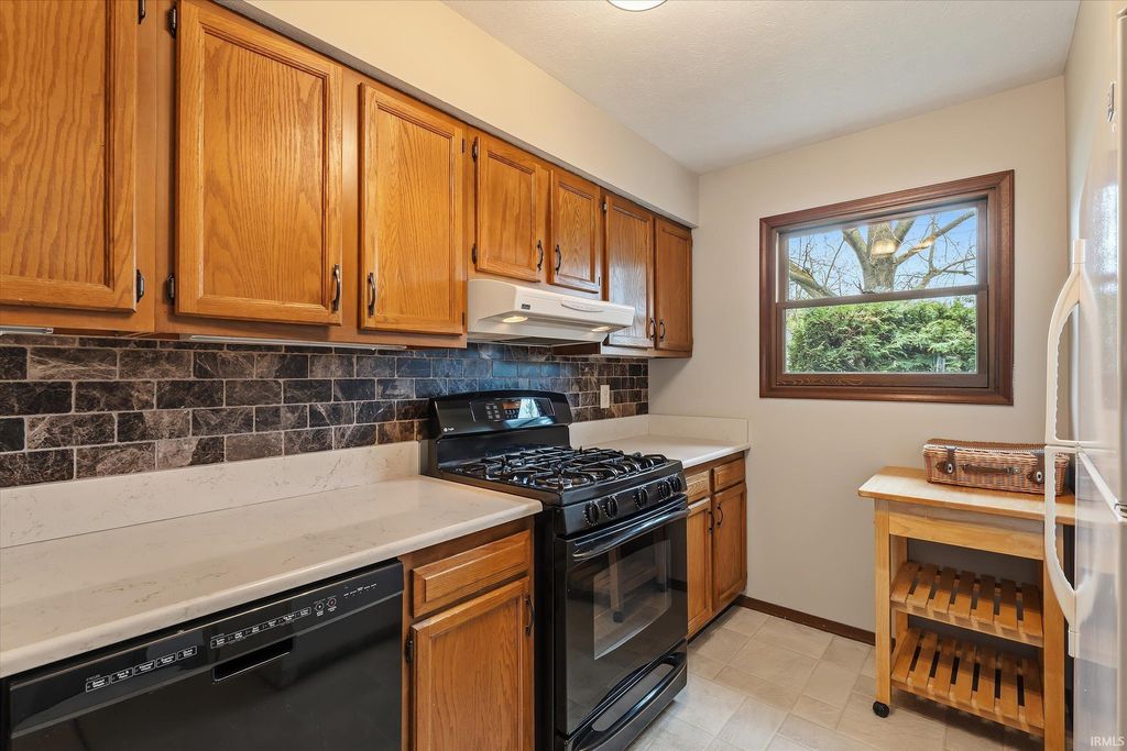 Photo of 2022 Poppy Court, Mishawaka, IN 46544 (MLS # 202614994)