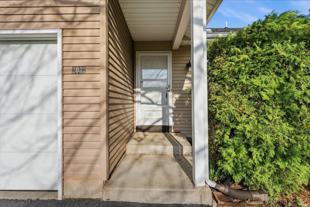 Photo of 2022 Poppy Court, Mishawaka, IN 46544 (MLS # 202614994)