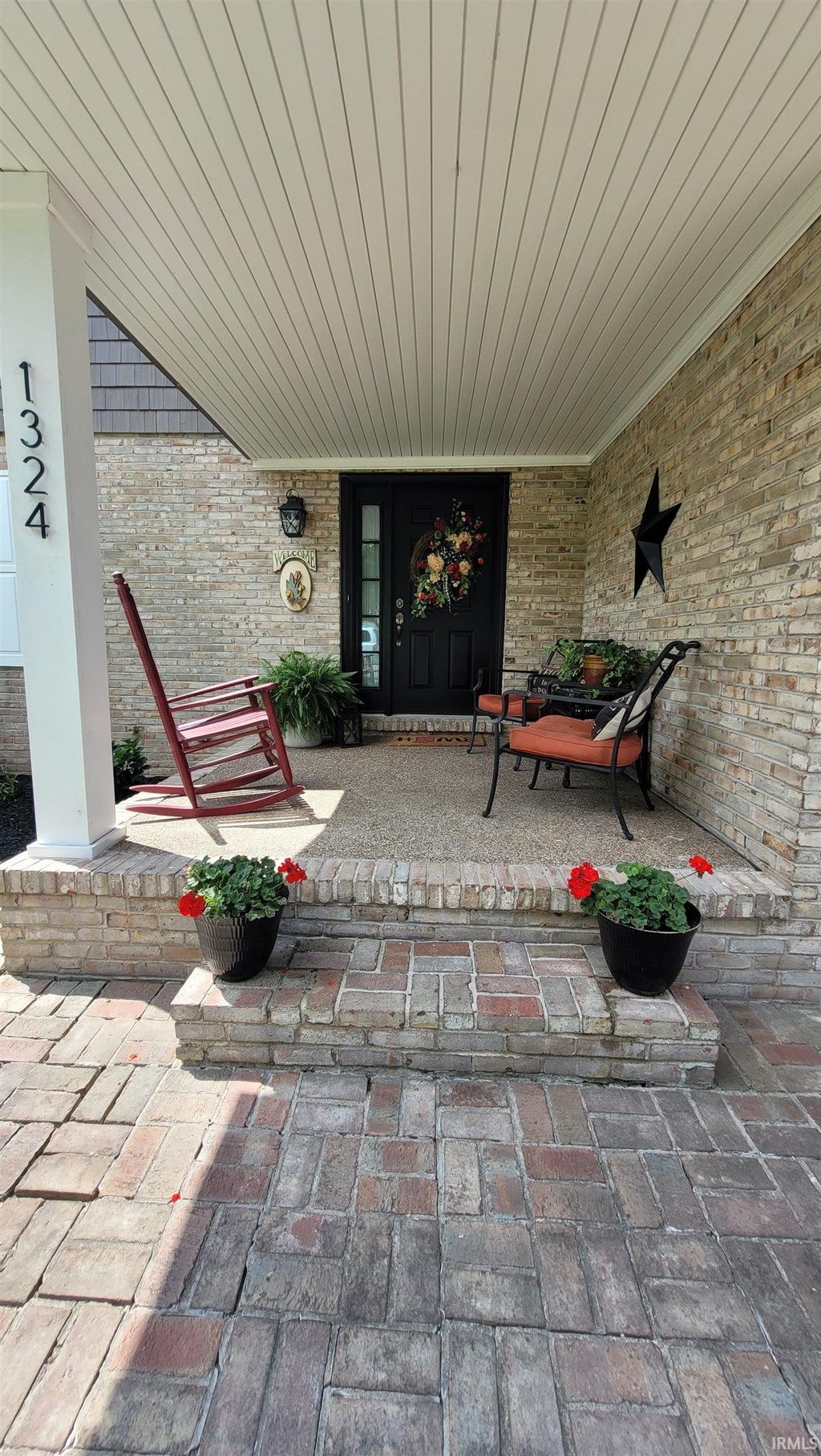 Photo of 1324 Cardinal Drive, Mount Vernon, IN 47620 (MLS # 202606345)