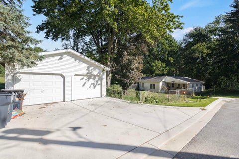 Tiny photo for 300 N Bray Street, New Carlisle, IN 46552 (MLS # 202643388)