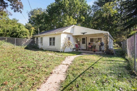 Tiny photo for 300 N Bray Street, New Carlisle, IN 46552 (MLS # 202643388)