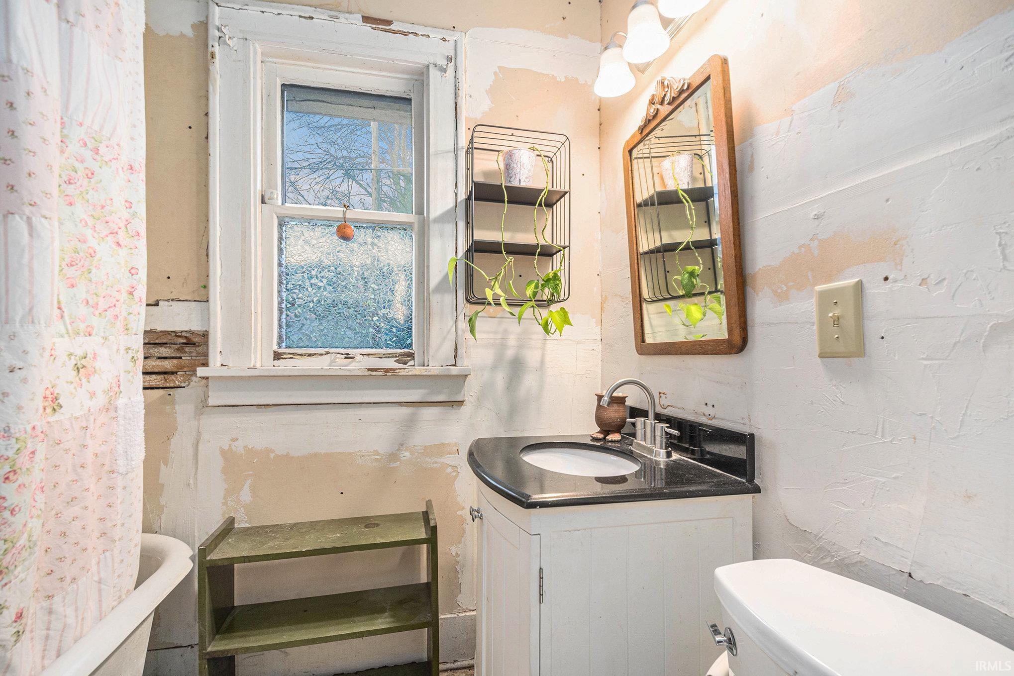 South Bend, Indiana 46617, United States, 2 Bedrooms Bedrooms, ,1 BathroomBathrooms,Residential,Pending,28558