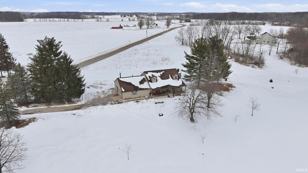 Photo of 6087 County Road 11A Road, Auburn, IN 46706 (MLS # 202602893)
