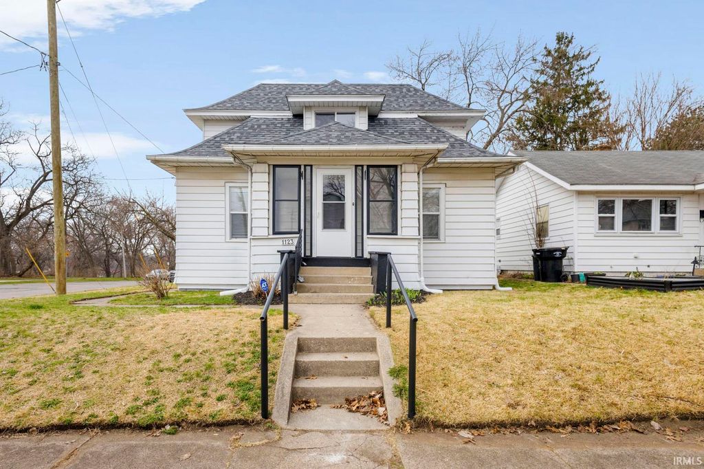 Photo of 1123 S 21st Street, South Bend, IN 46615 (MLS # 202610340)