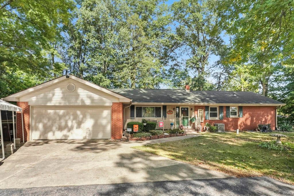 Photo of 74 Westlake Drive, Garrett, IN 46738 (MLS # 202540351)