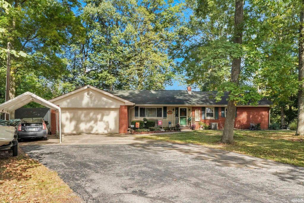 Photo of 74 Westlake Drive, Garrett, IN 46738 (MLS # 202540351)