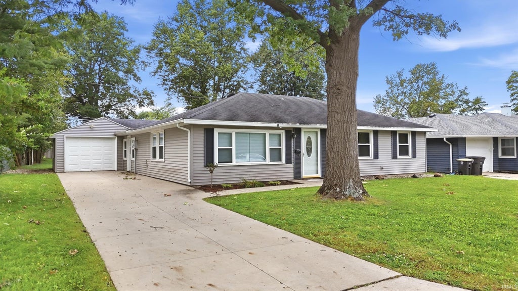 Photo of 3924 Indian Hills Drive, Fort Wayne, IN 46809 (MLS # 202639477)