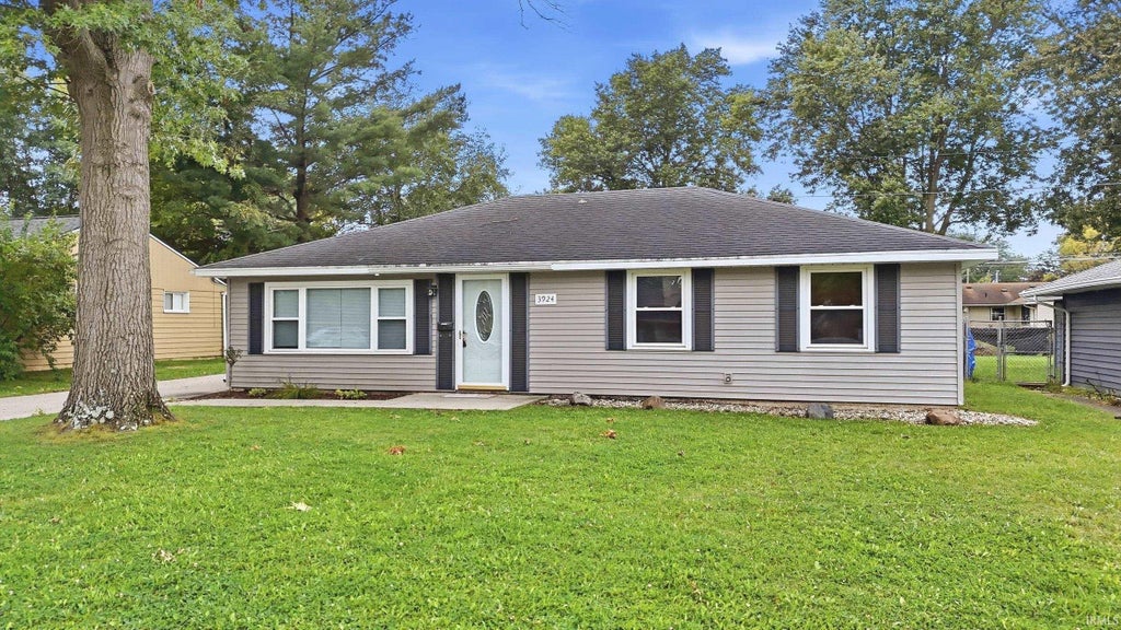 Photo of 3924 Indian Hills Drive, Fort Wayne, IN 46809 (MLS # 202639477)